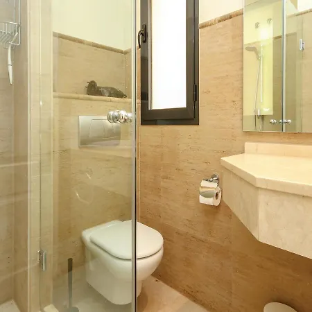 Two-bedroom In 아파트 *